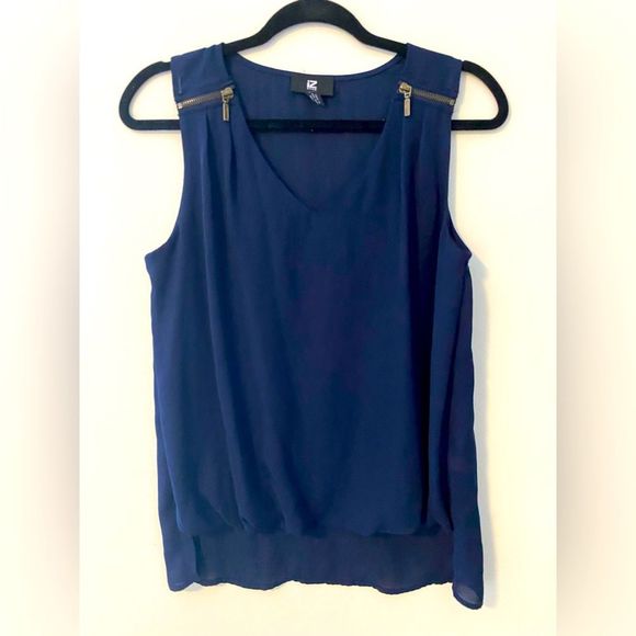 Iz Byer Tops - 2/$15 IZ Bryer, Navy, Sleeveless Blouse w/ zipper accents in copper/gold, Size S